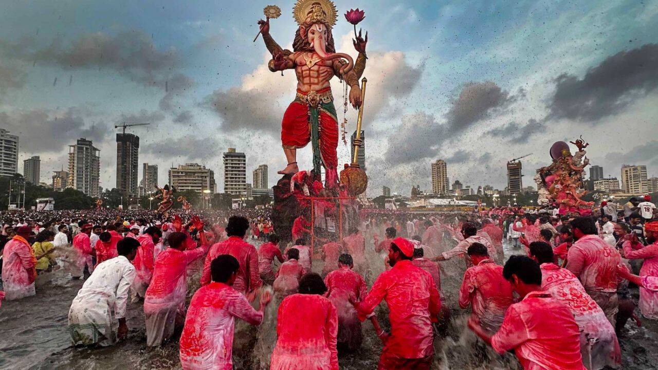 Mumbai bids farewell to Ganpati; nearly 2 lakh idols immersed