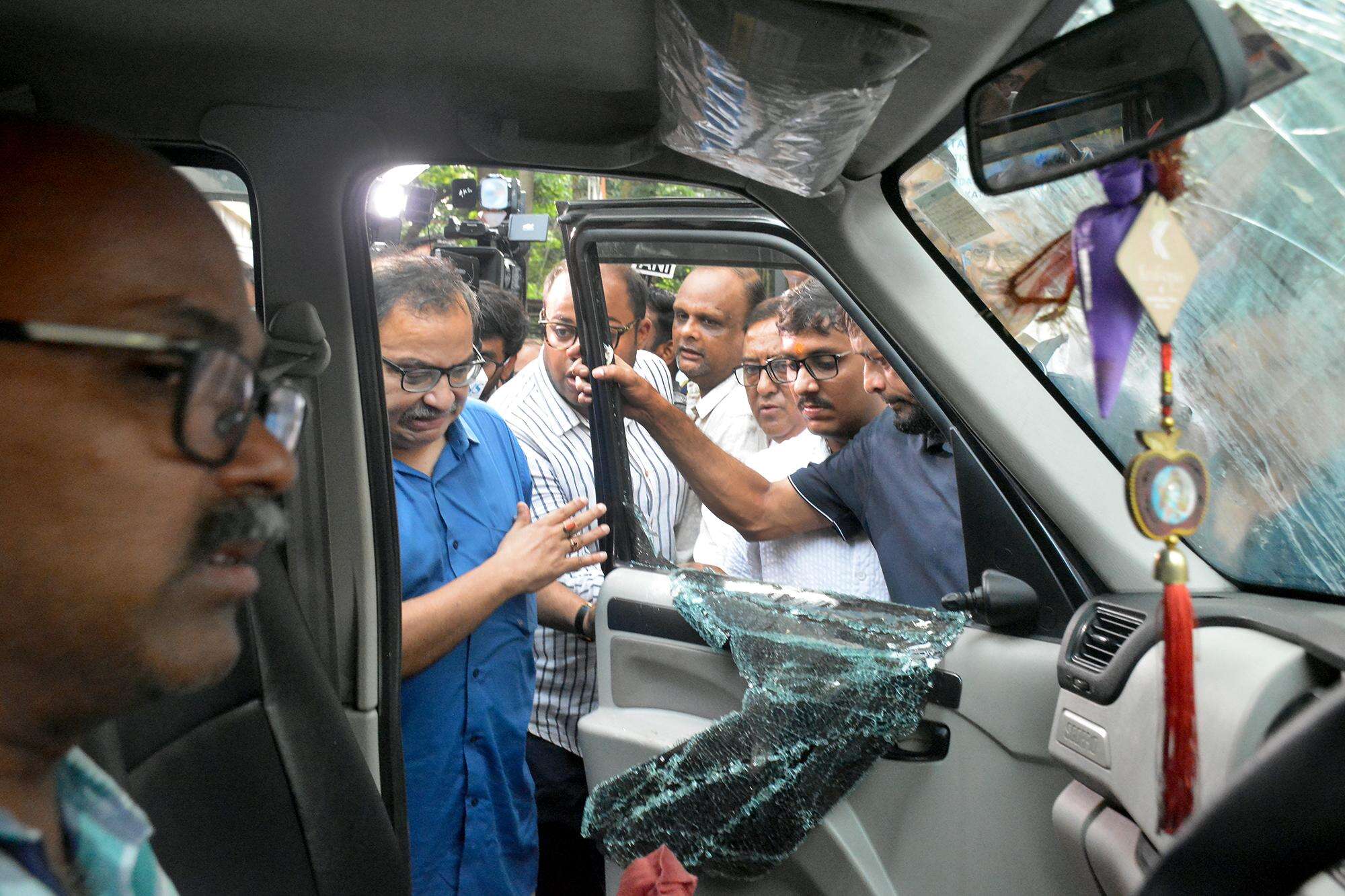 Political Violence Erupts in West Bengal: Convoy Attack Intensifies Polarized Regional Campaigning