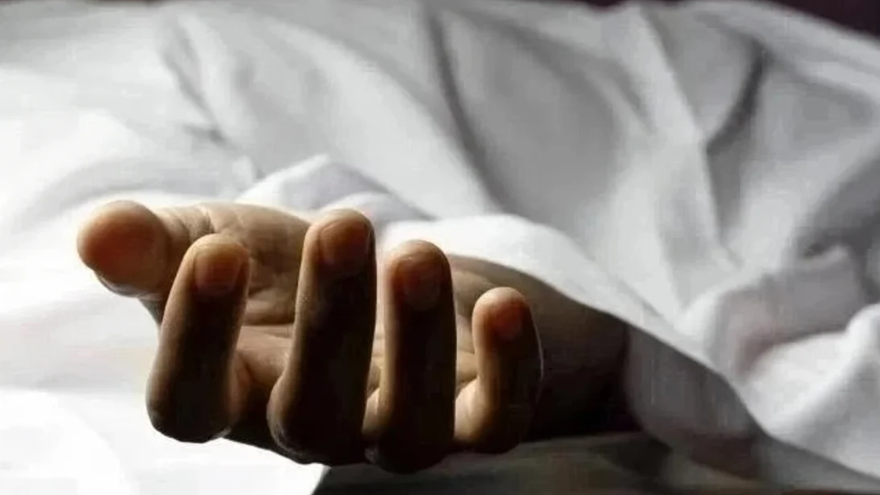2 men die of suffocation inside public toilet at Goregaon east