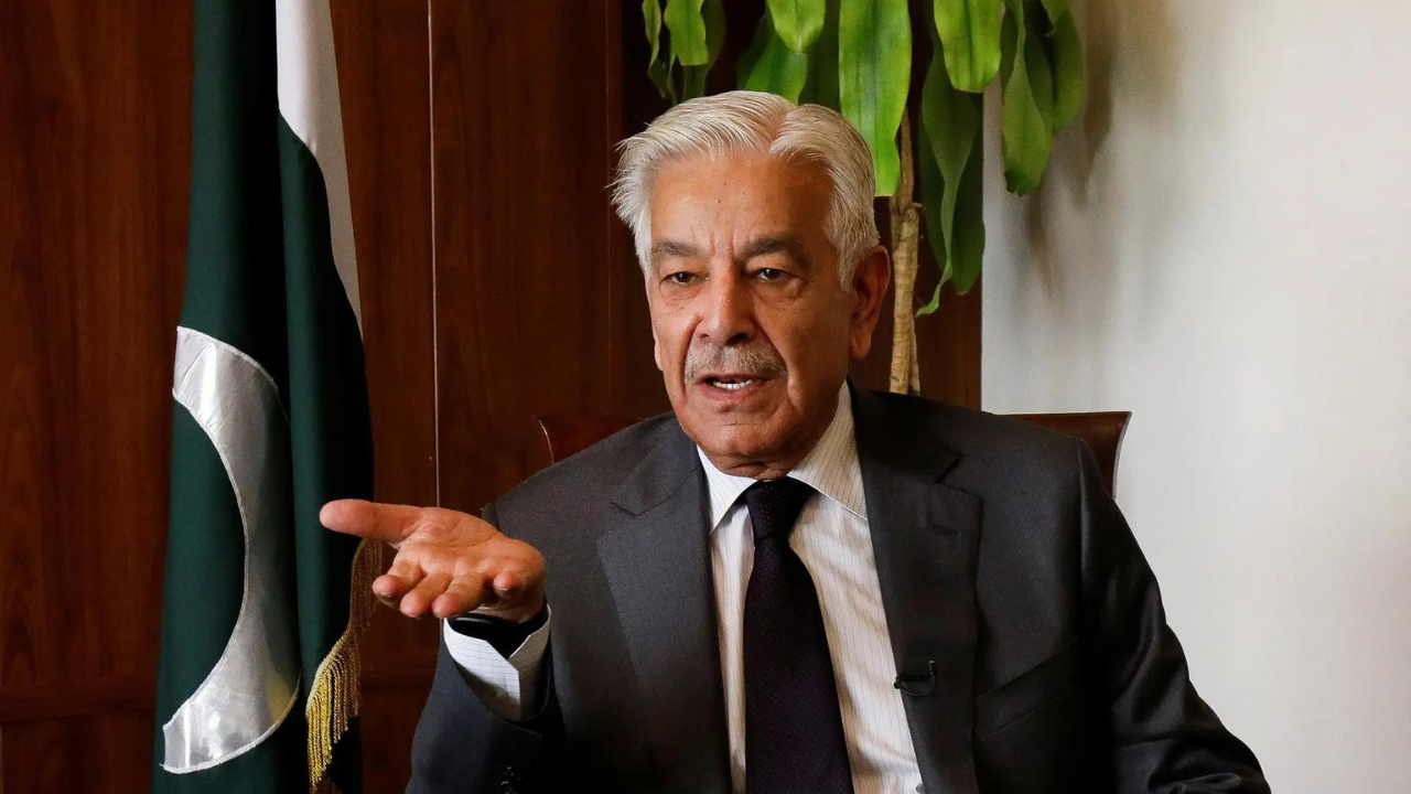 'Don't go back like this': Pak minister's throat-cut gesture to Afghan journalist backfires - video
