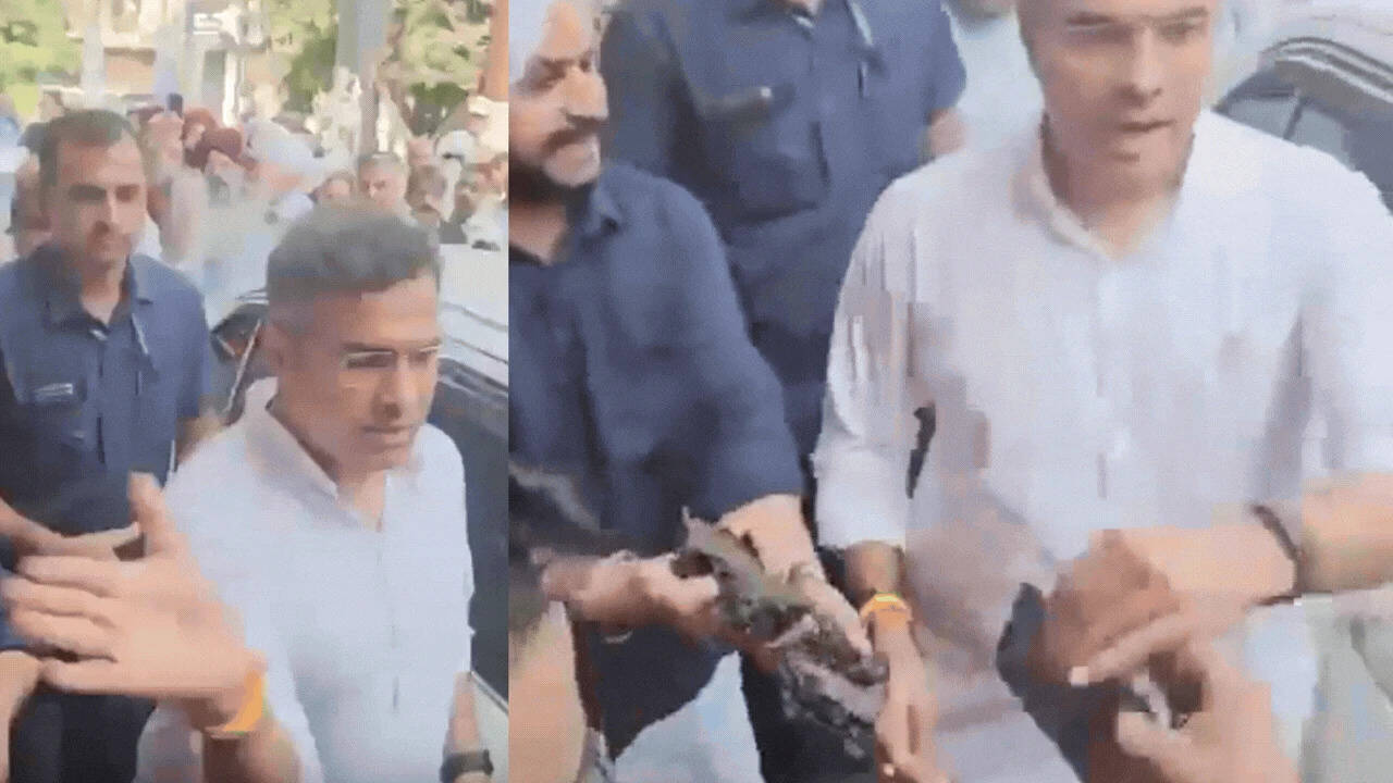'Oye maar kisse raha hai': On cam, Delhi minister Parvesh Verma slaps man