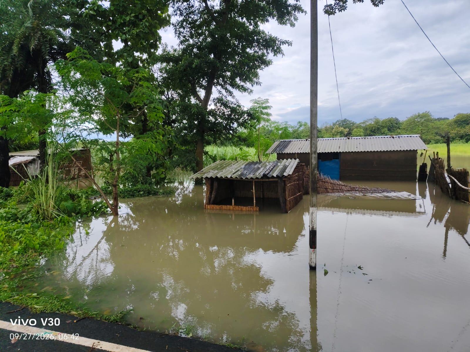 Gandak Barrage Release Submerges West Champaran Villages