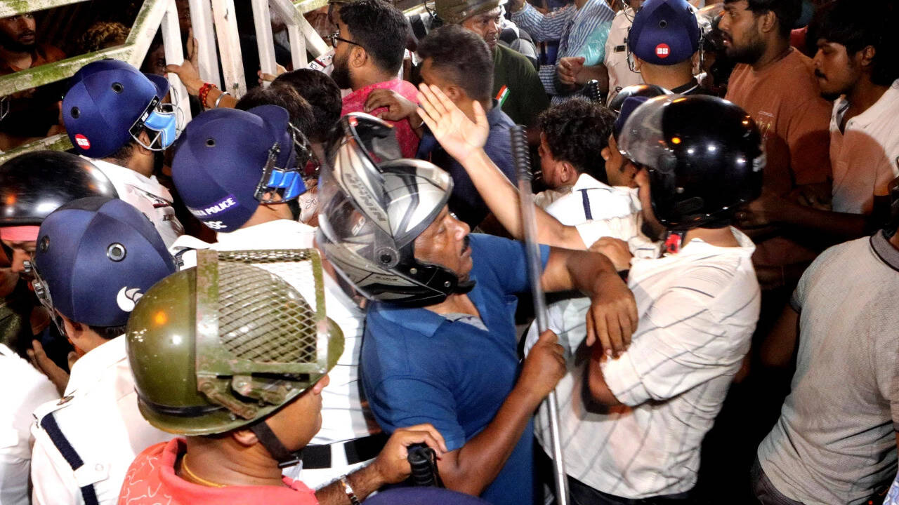 Students, faculty of Ray Instt hurt in clashes with RSS-linked outfit