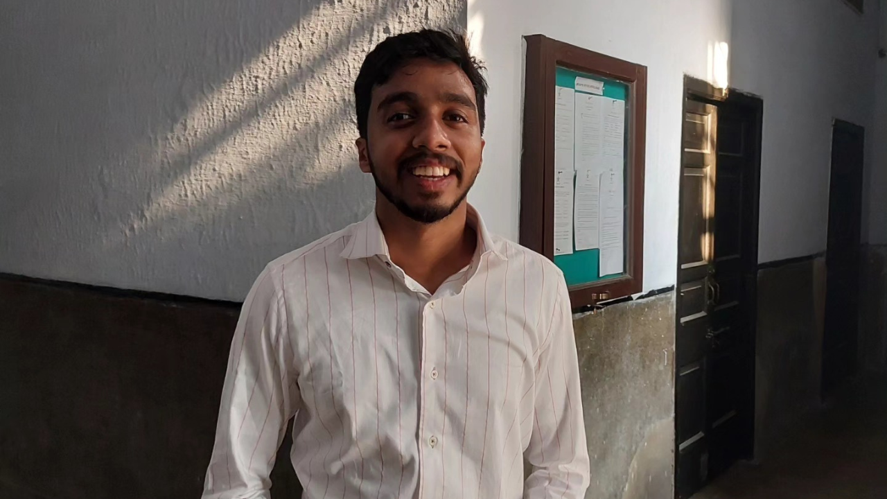 Blind at 8, auto driver's son cracks UPSC with AIR 109