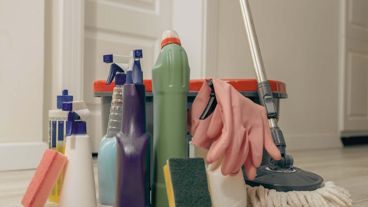 Cleaners react with ozone, filling homes with lung-deep nanoparticles