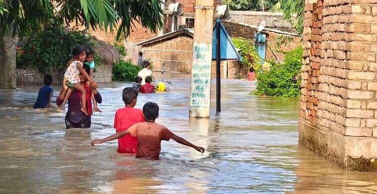 Rising Gandak Swallows Nine Blocks of West Champaran