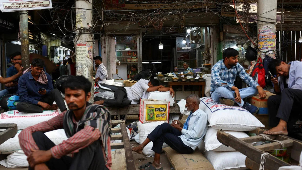 UNFPA report: Migrant workers cite livelihood insecurity, low wages, poverty and debt as reasons for moving out for better life