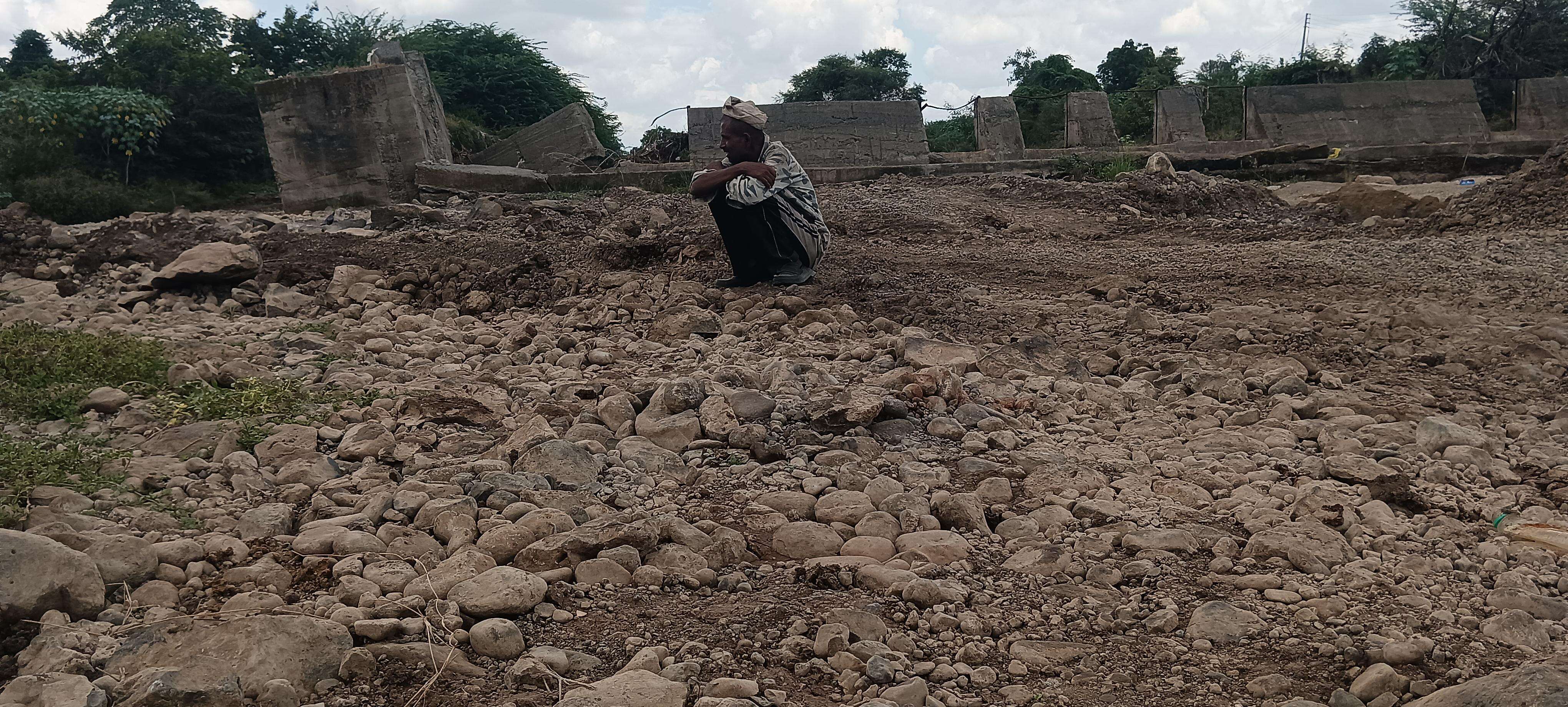 Topsoil Erosion Followed by Severe Drought Devastates Maharashtra Agriculture