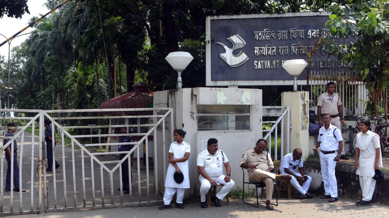 Day after violence, no class at SRFTI, cop cover for campus, 4 FIRs