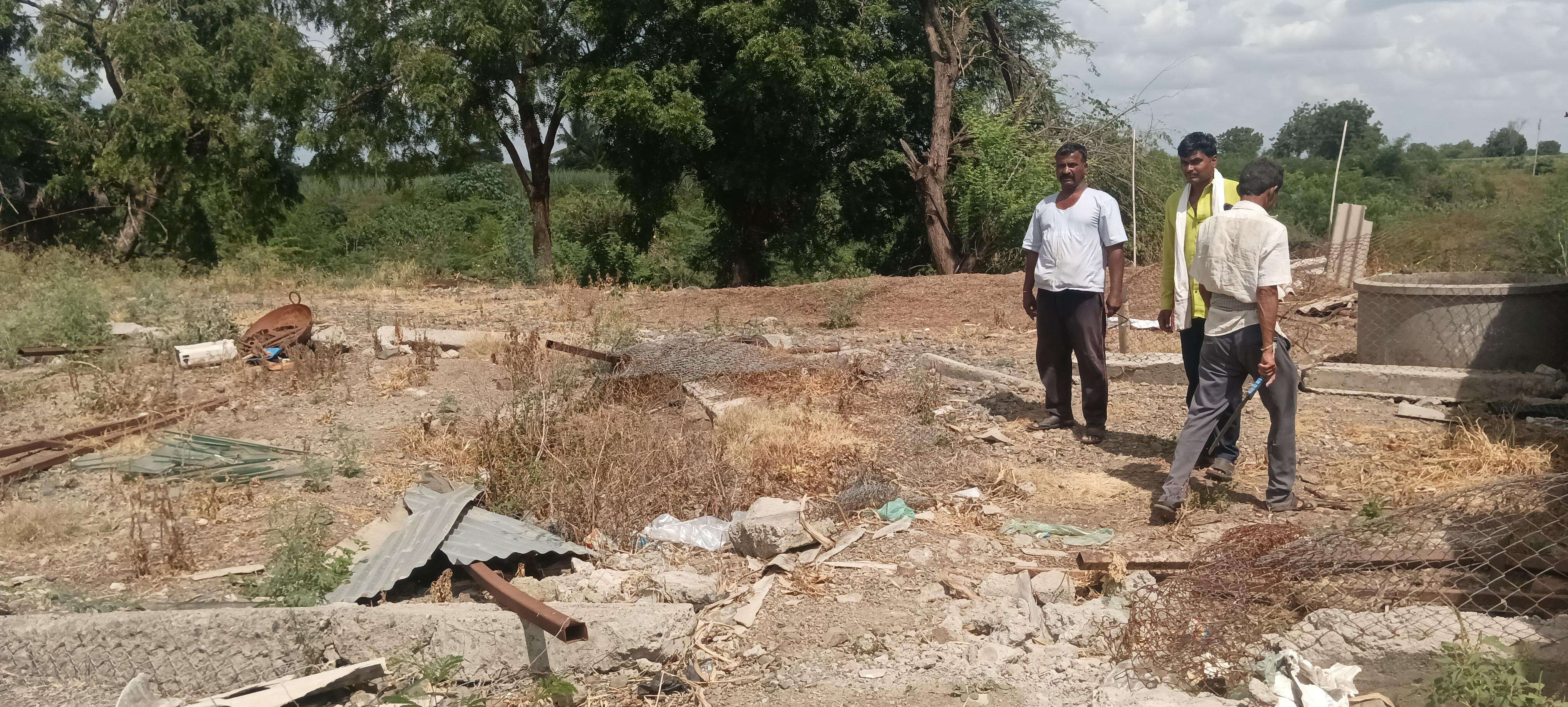 Dharashiv Family Awaits Aid After Cattle Drowning and Crop Loss