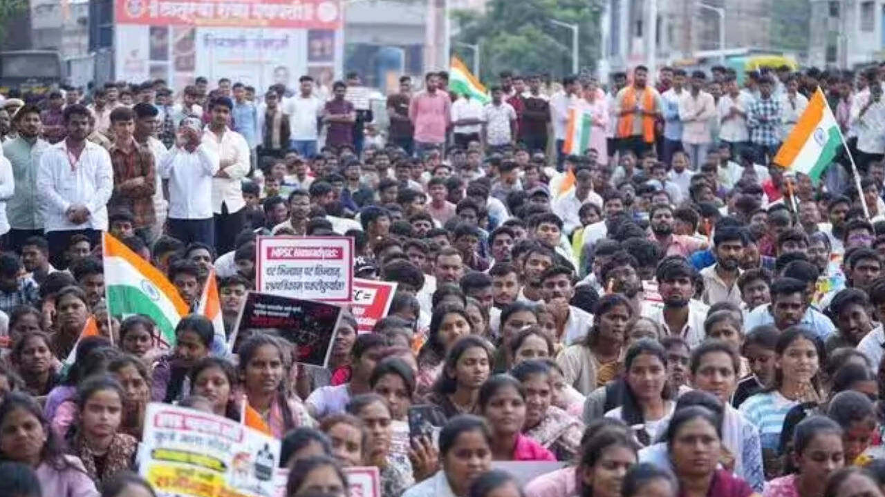 MPSC row: Maharashtra govt to transfer secretary, order judicial inquiry; aspirants suspend protest