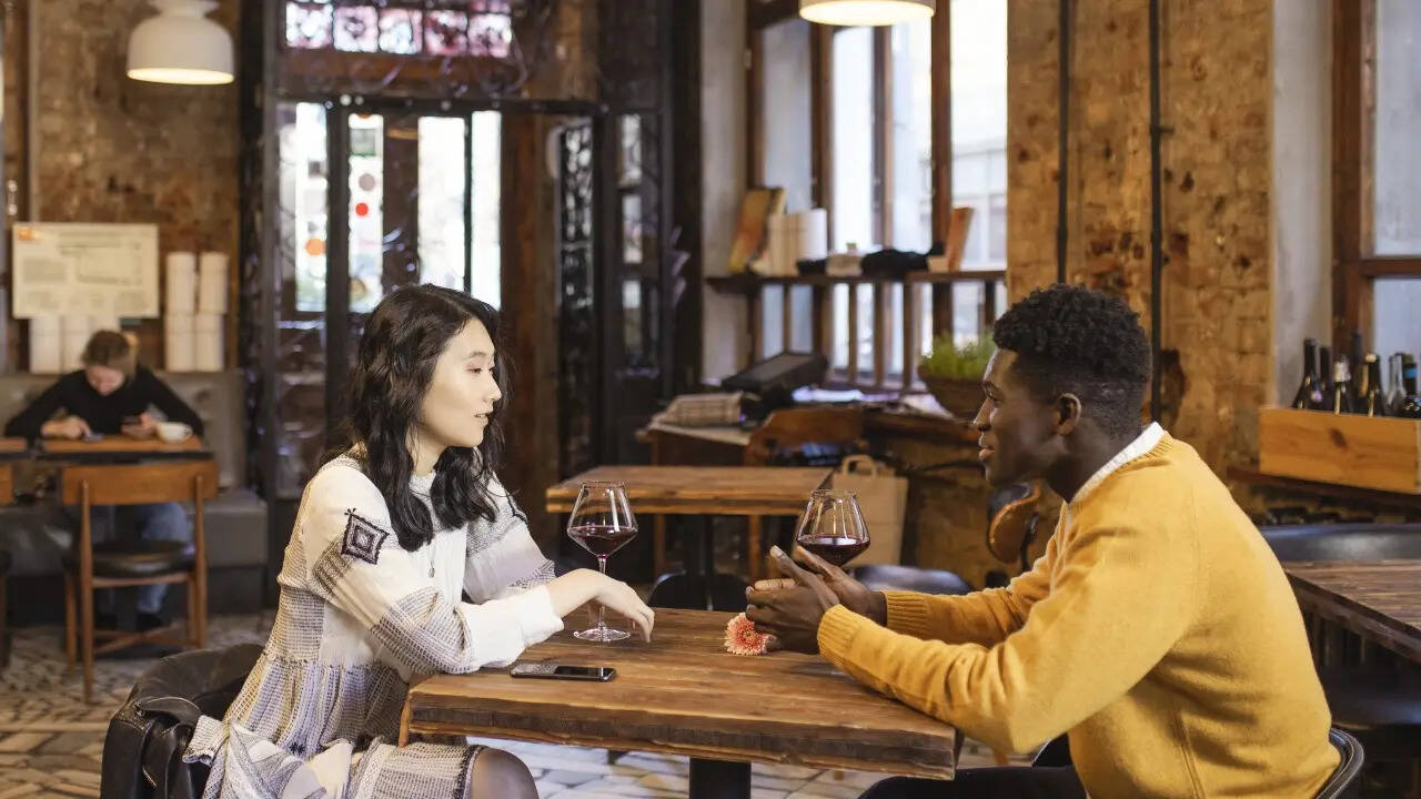 5 things you should stop explaining on a first date