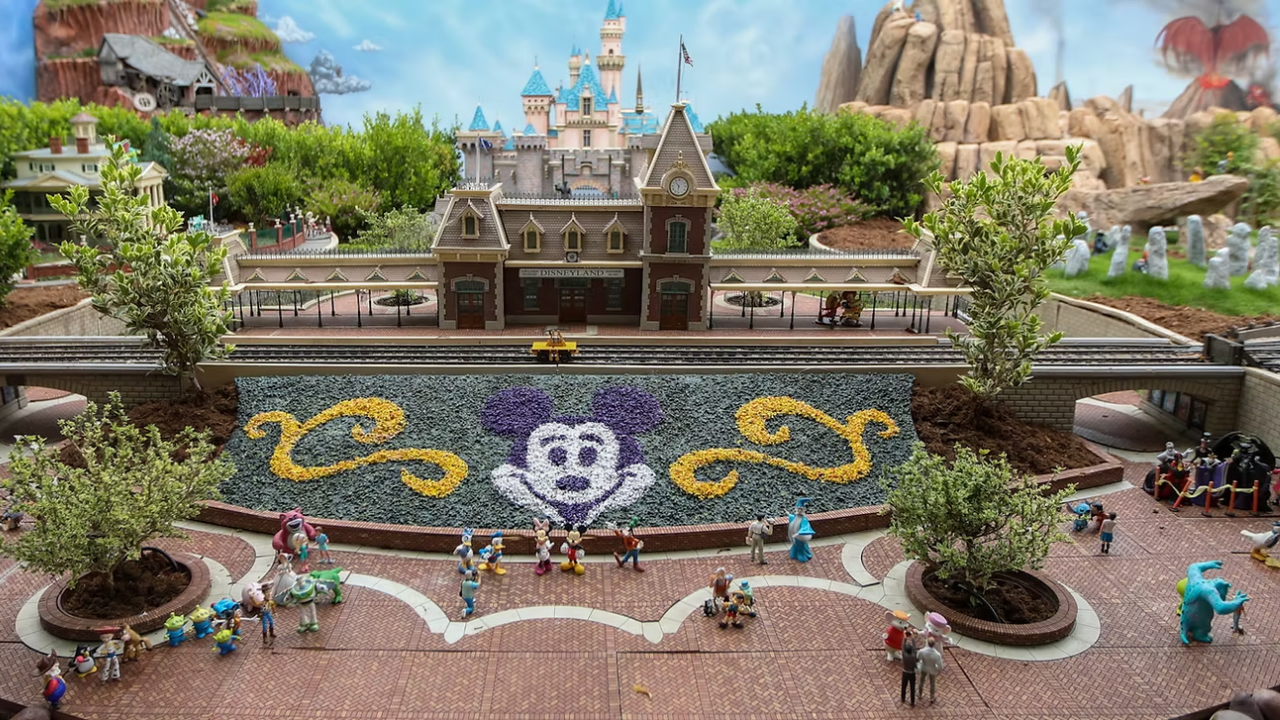 Anaheim architect built backyard Disneyland; 27 years later, it has a railway