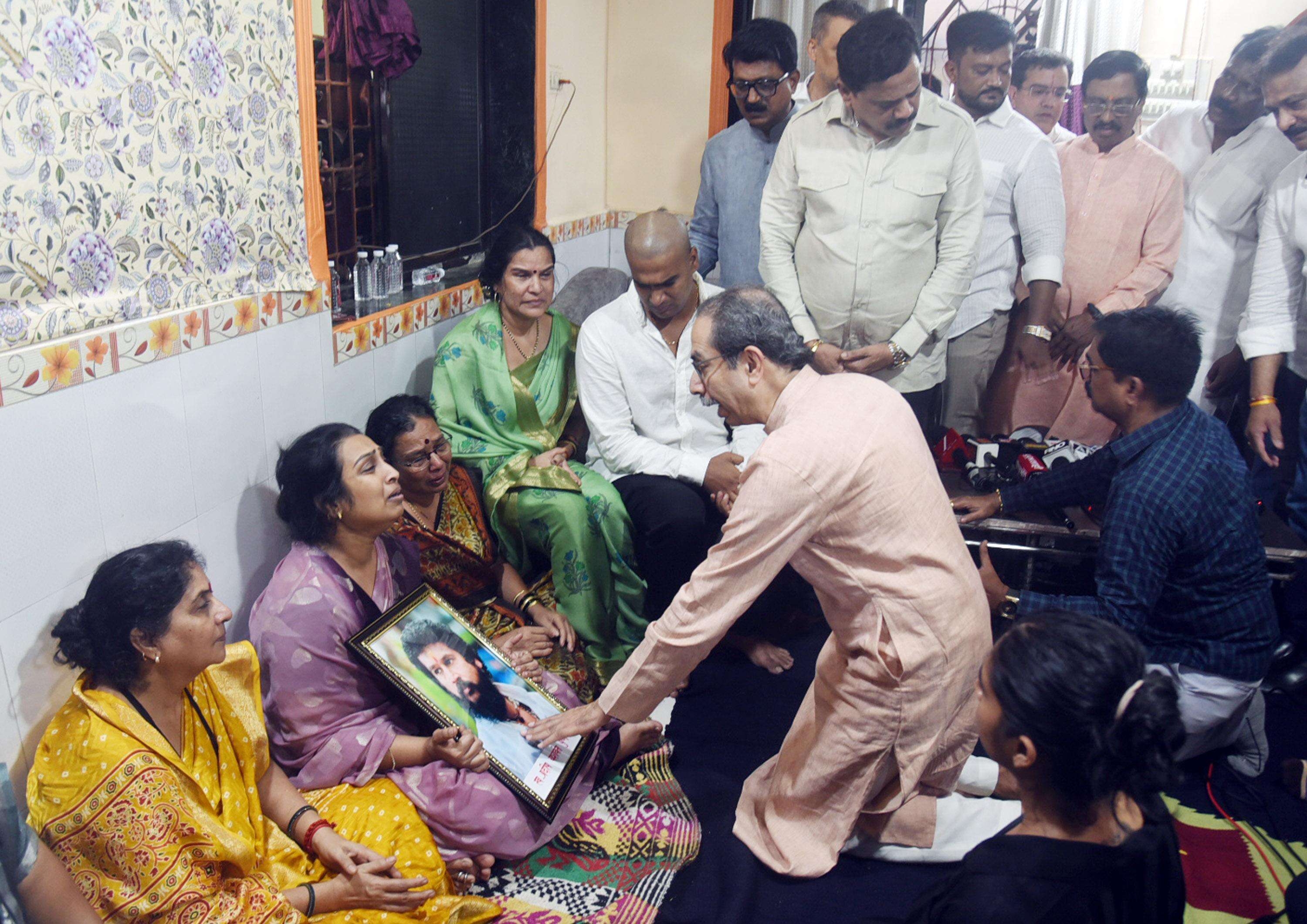 Uddhav Thackeray backs Purnekar family, seeks death penalty for accused