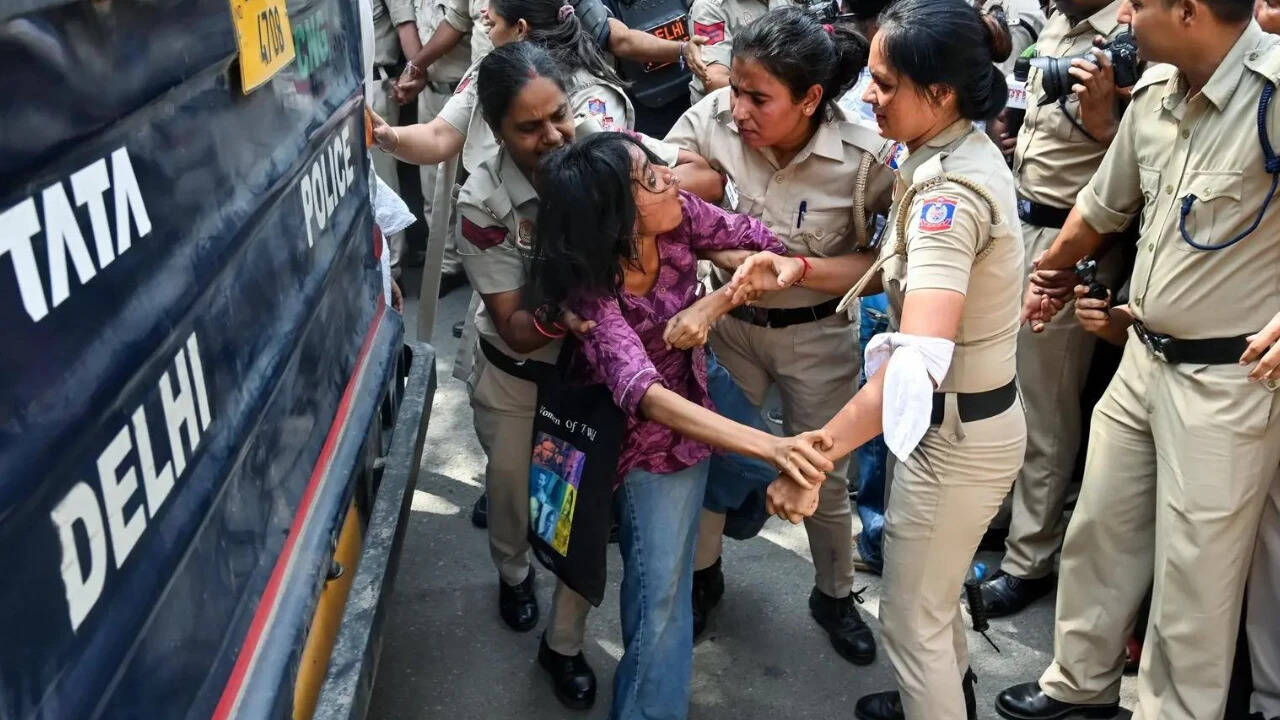 No entry in ‘round 2’: Protesters stopped short of Jantar Mantar