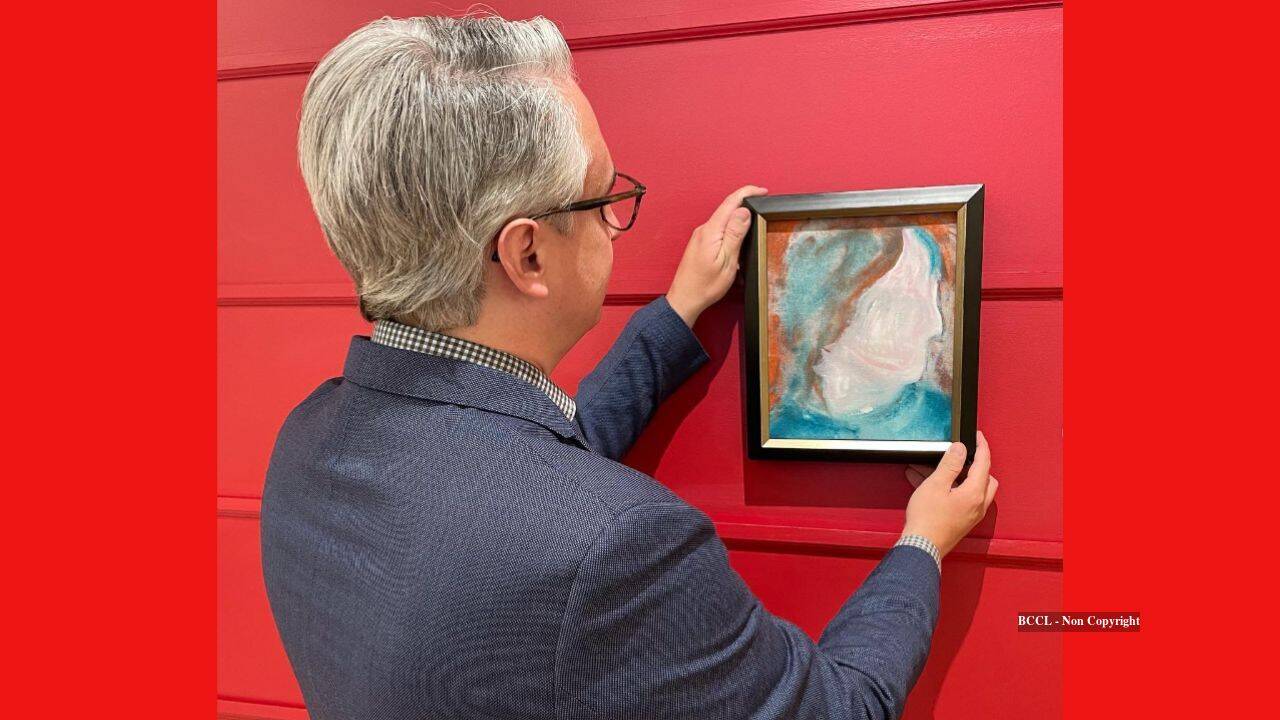 Shopper’s C$5 thrift-store painting turns out to be a David Bowie original, sells for C$108,120