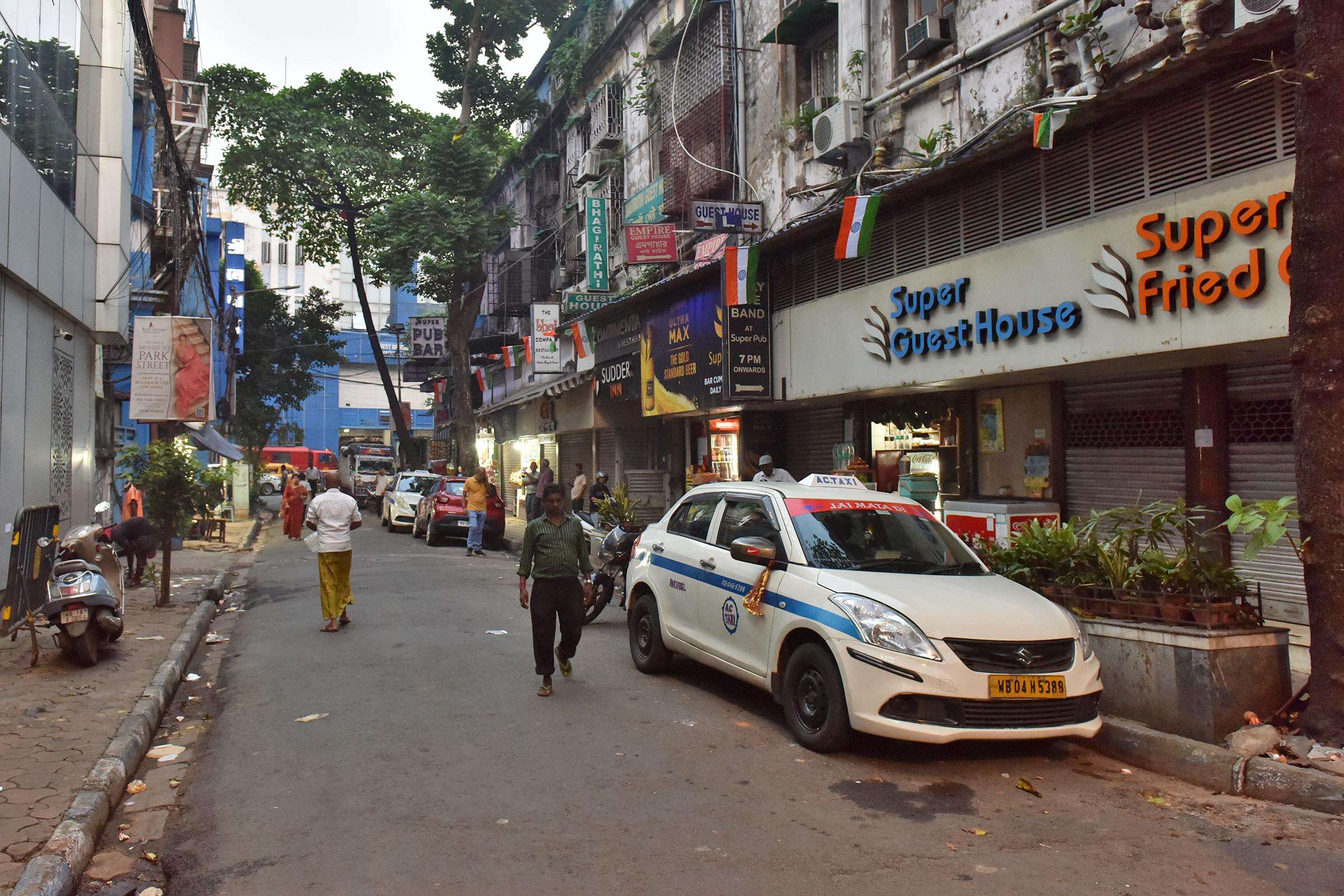 Free School St fire: C Kol hotels, guest houses unlikely to open before puja