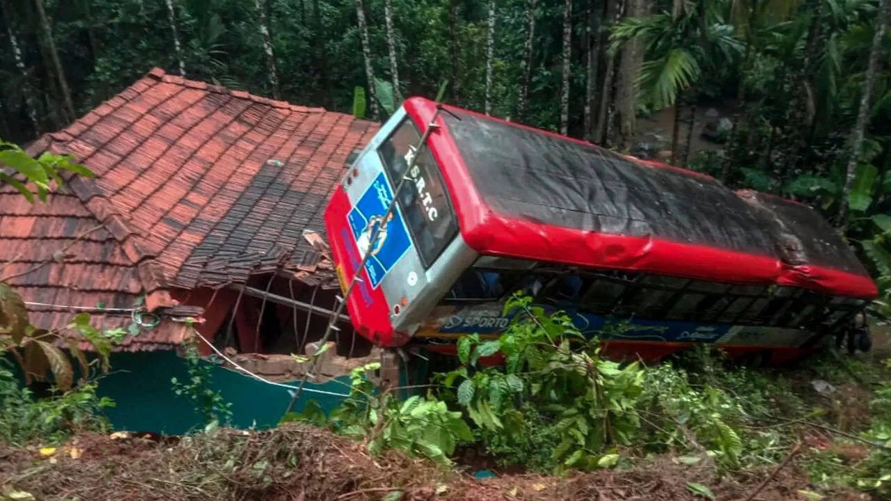 1 dead, 55 hurt in J&K as Bengal bus hits hillside, vehicle sent for rescue overturns