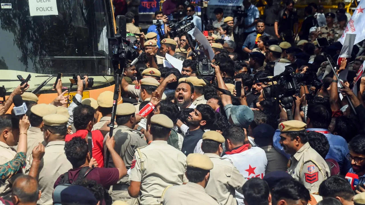 FIR lodged after 3 women journalists allege sexual harassment at Delhi protest