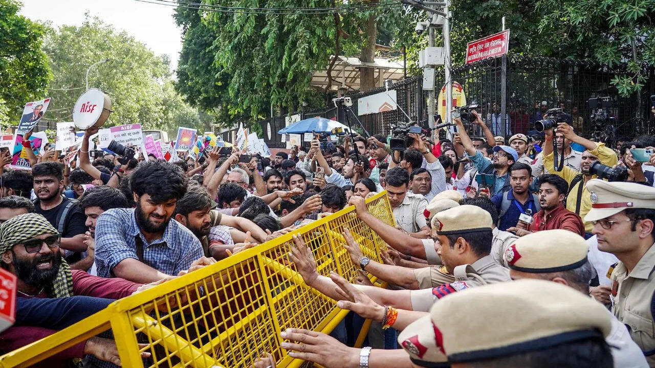 ‘Gyanesh ka resignation to lekar rahenge’: Congress calls for fresh protest in Delhi