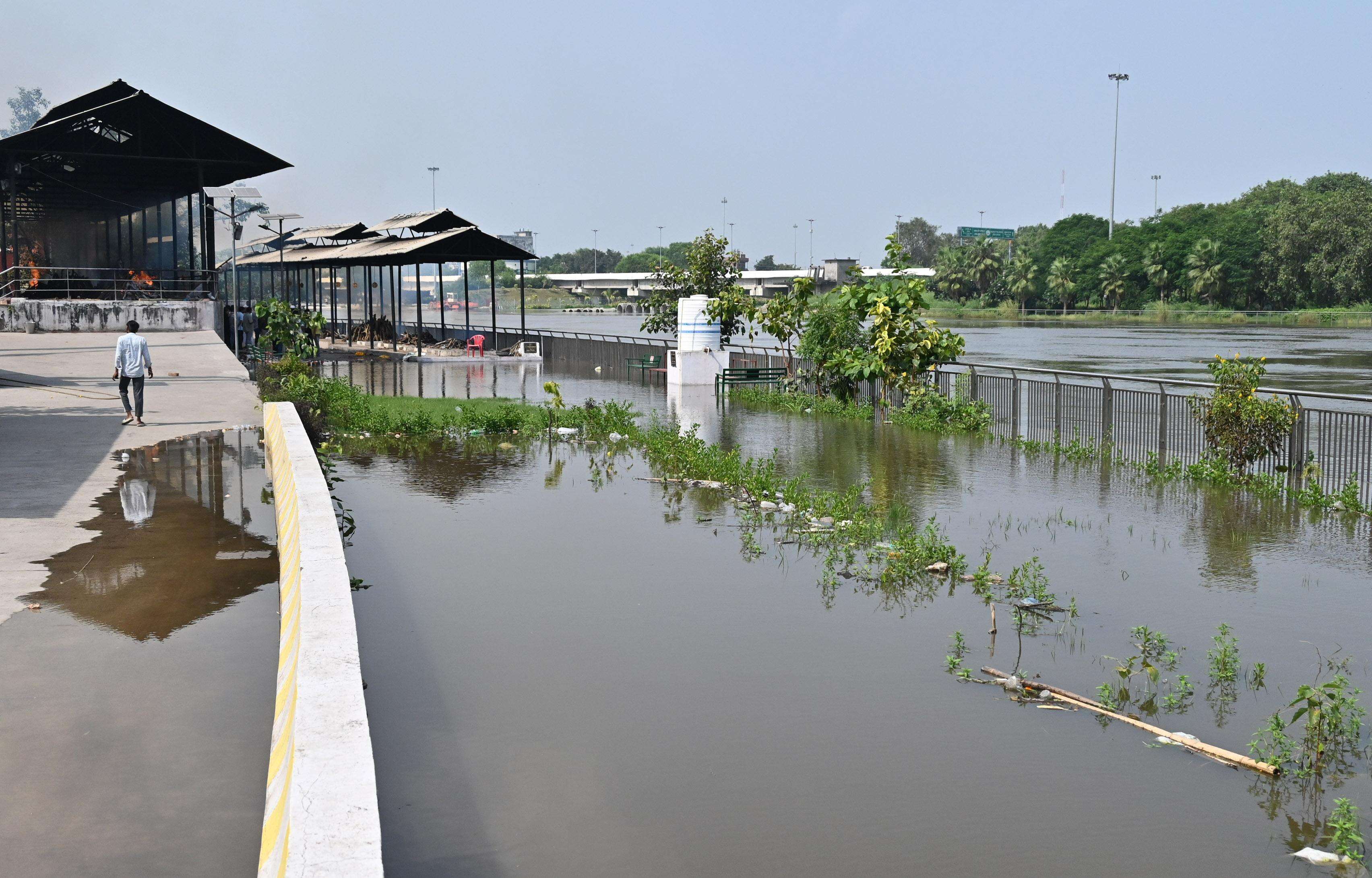 Flood-hit residents seek clean water, medicines