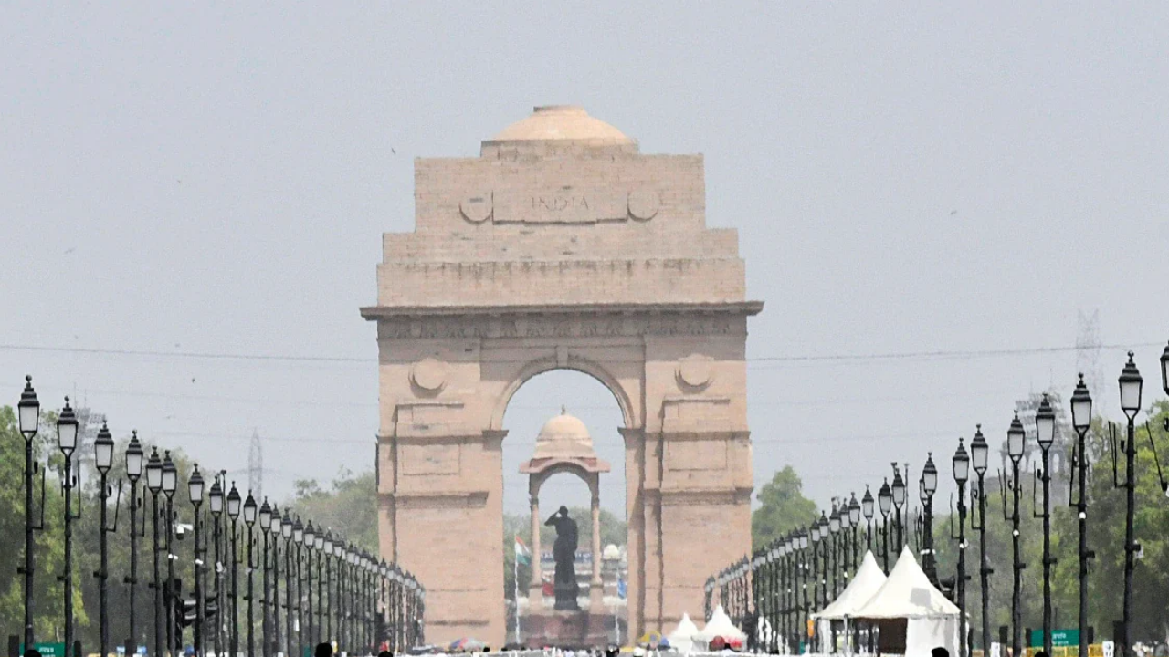 Sign of things to come? Delhi records worst AQI of season