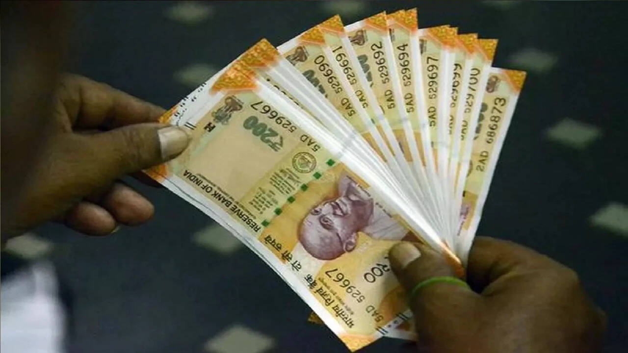 Rupee hovers near 96 as oil stays above $100 per barrel, foreign selling persists