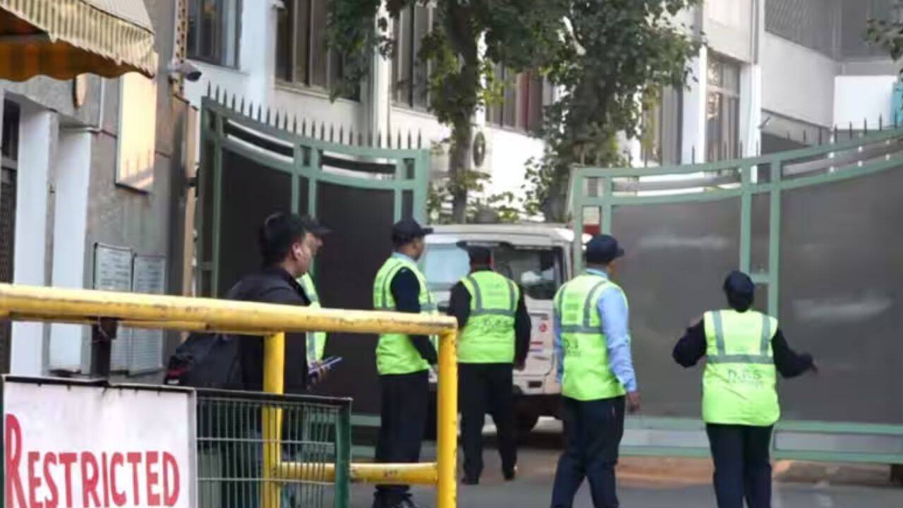 Delhi Schools Placed on High Alert Following Coordinated Series of Hoax Bomb Threats