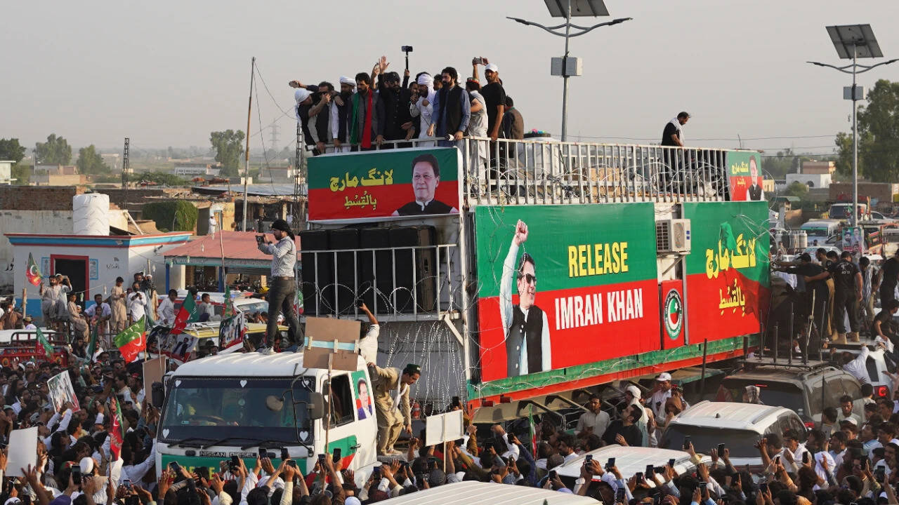 Another showdown brewing in Pak? Imran Khan supporters hit streets after talks fail