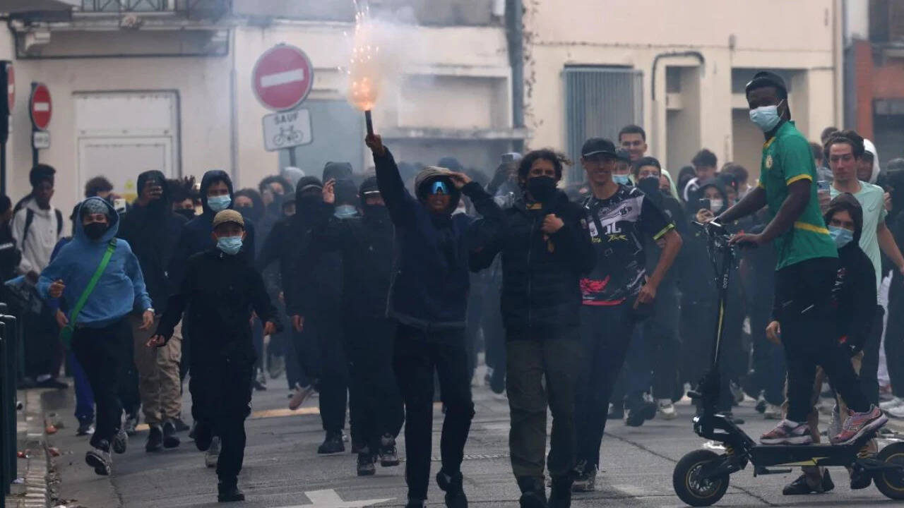 France school protests: 15-year-old student loses hand in stun grenade incident