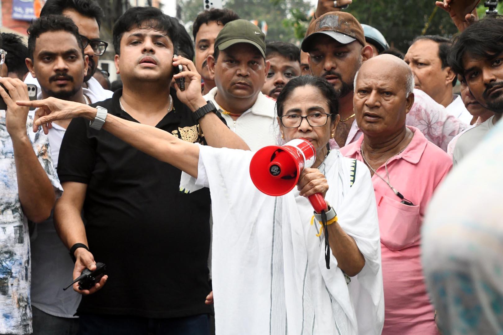 Health minister cites Trump example in 2021 Mamata injury row
