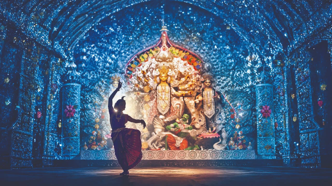 Jamdani to Uttam Kumar: NCR’s Durga Puja pandals explore diverse themes