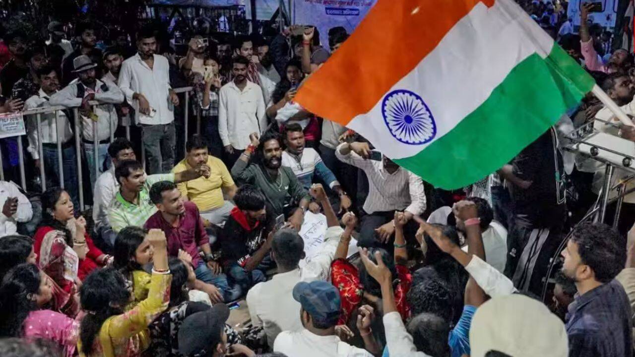 Jharkhand protest: Congress workers scuffle with police outside CEO office