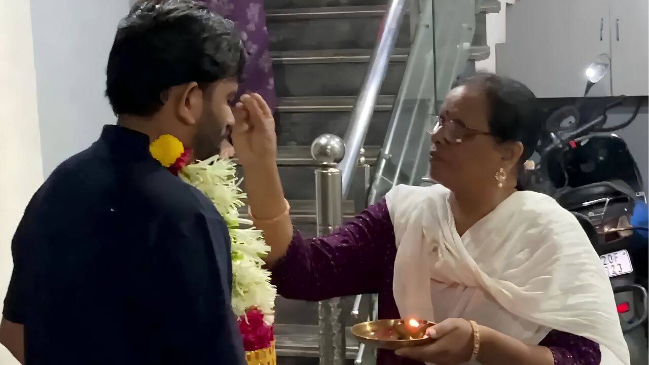 CJP's Abhijeet Dipke shares 'mid-flight diaries' ahead of Delhi protest: 'Tired of seeing fear in my mother's eyes'