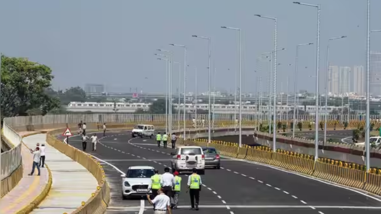 Gridlock on the Yamuna: Delhi Police Flag Severe Congestion on Barapulla Phase Three