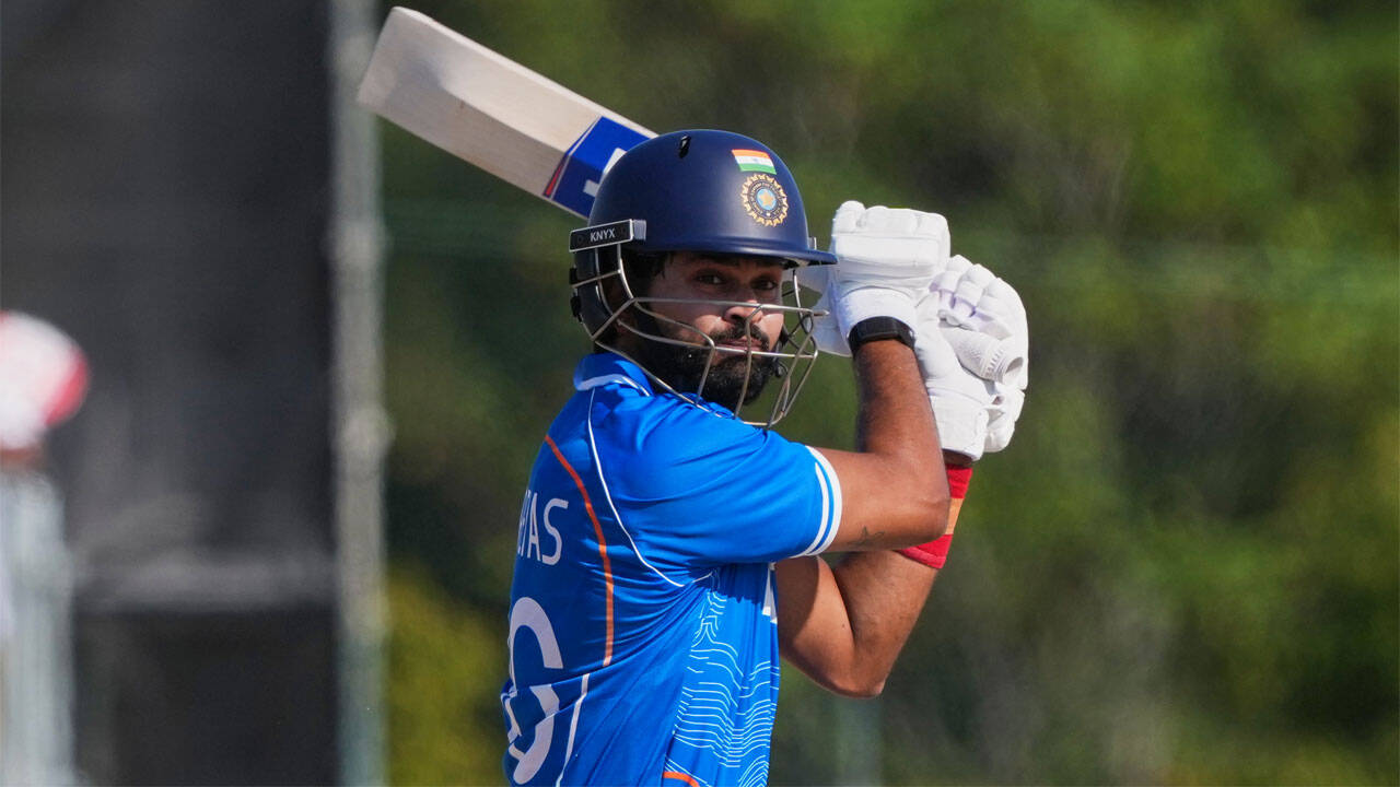 Nayar adjusts Shreyas Iyer’s grip and backlift before 102 not out in first T20I v West Indies