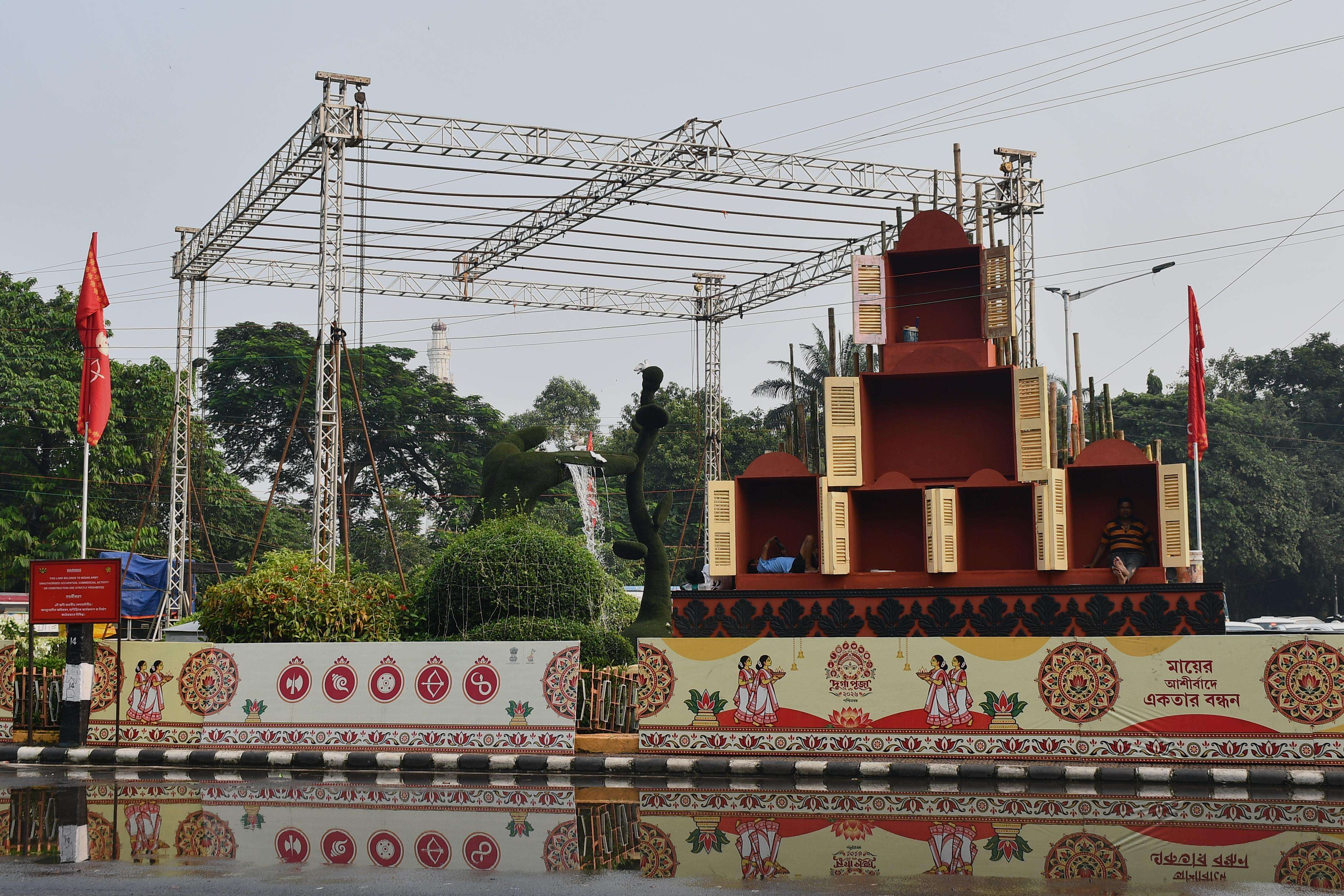 Kolkata Prepares Massive Security Grid for Mahalaya as City Balances Festival and Traffic Chaos