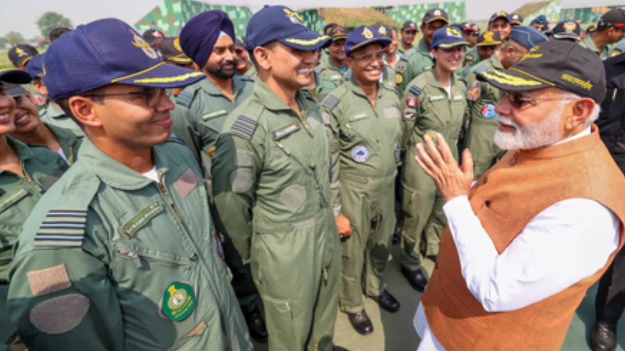 President Murmu, PM Modi hail IAF on Air Force Day