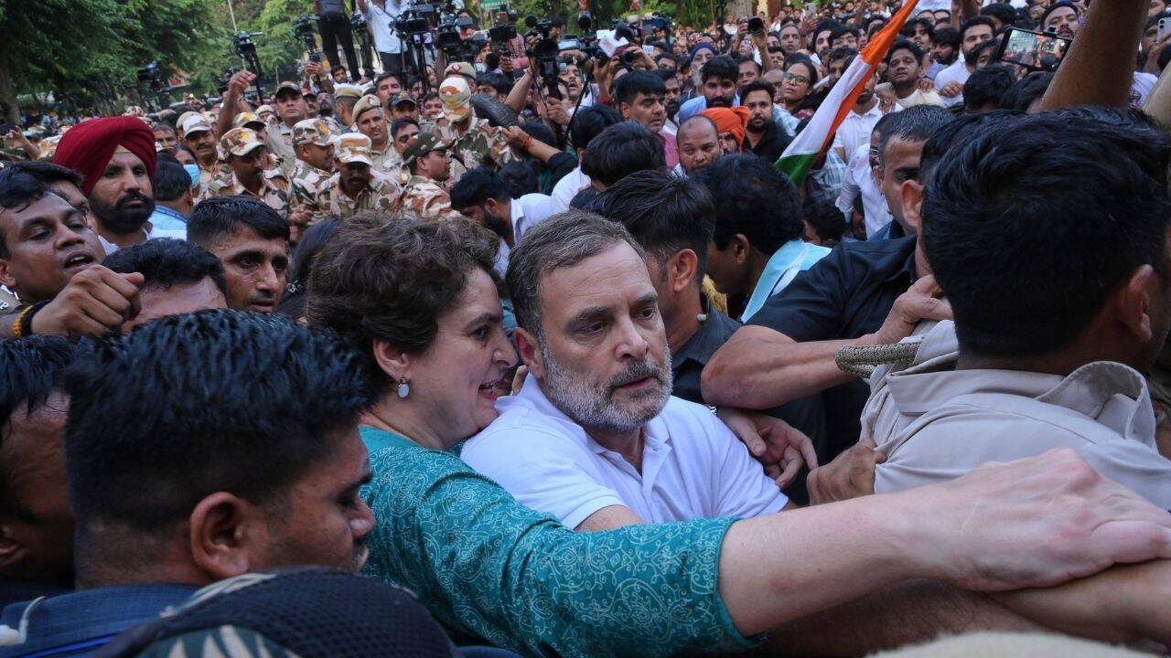 Rahul, Priyanka Gandhi booked over 'assault' during anti-Gyanesh protest in Delhi