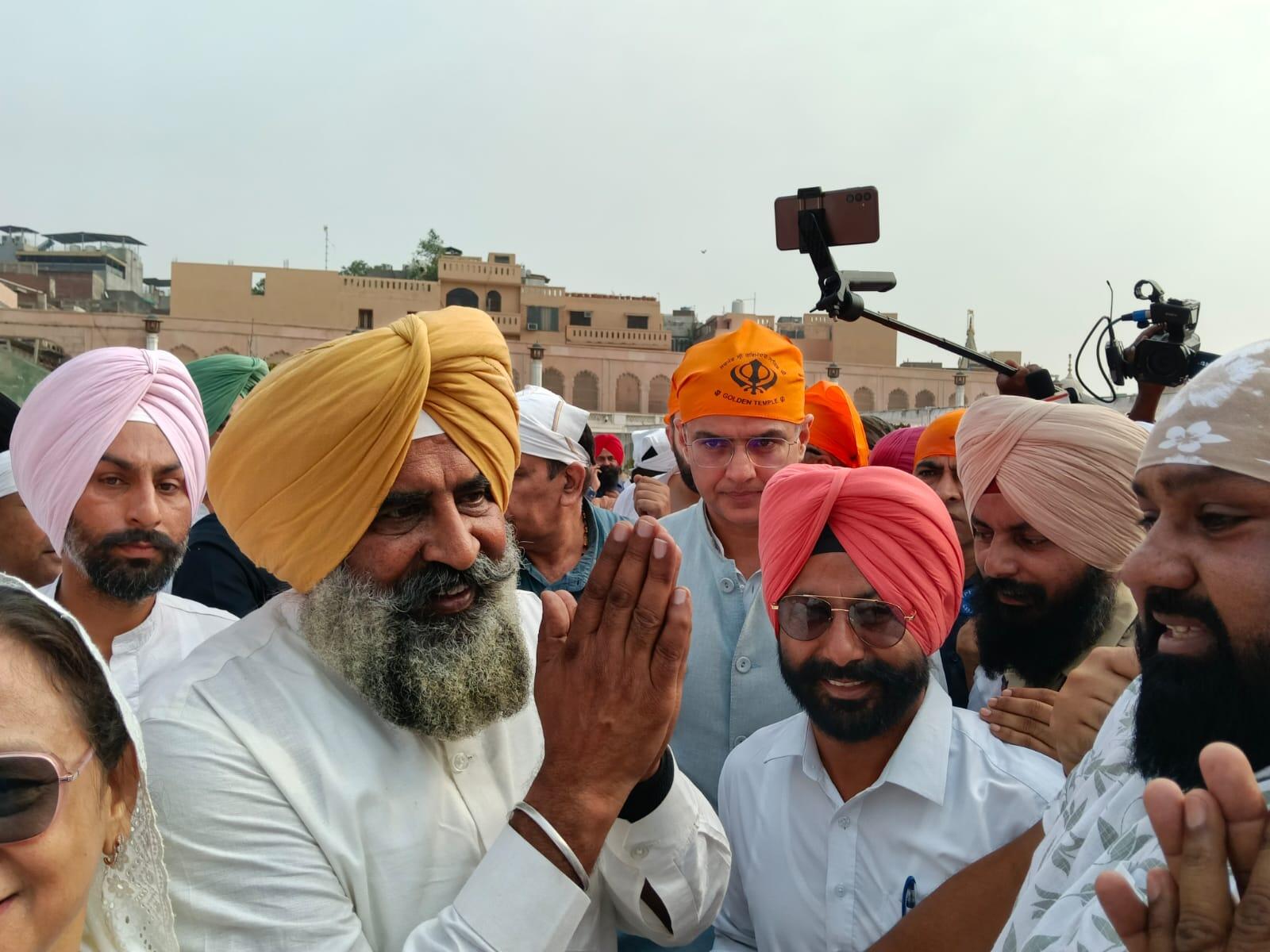 ‘Not day of politics’: Back as Punjab Cong chief, Pargat first visits Golden Temple, drops in at Giani Tea Stall