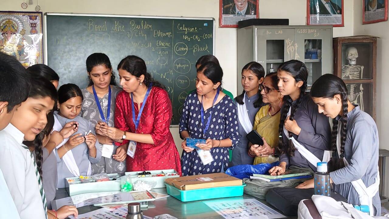 DU students bring hands-on science to rural schools
