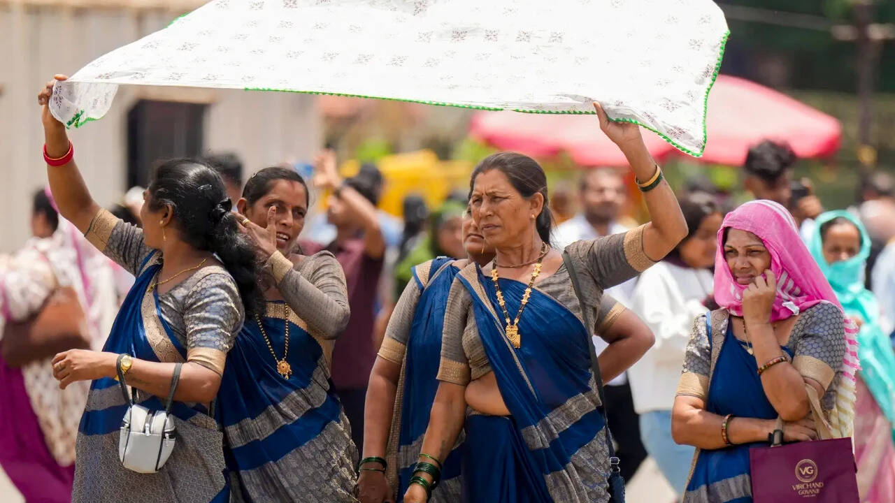Mumbai's 1st post-monsoon heatwave warning: Mercury hits 37.6°C, ; yellow alert for Oct 9