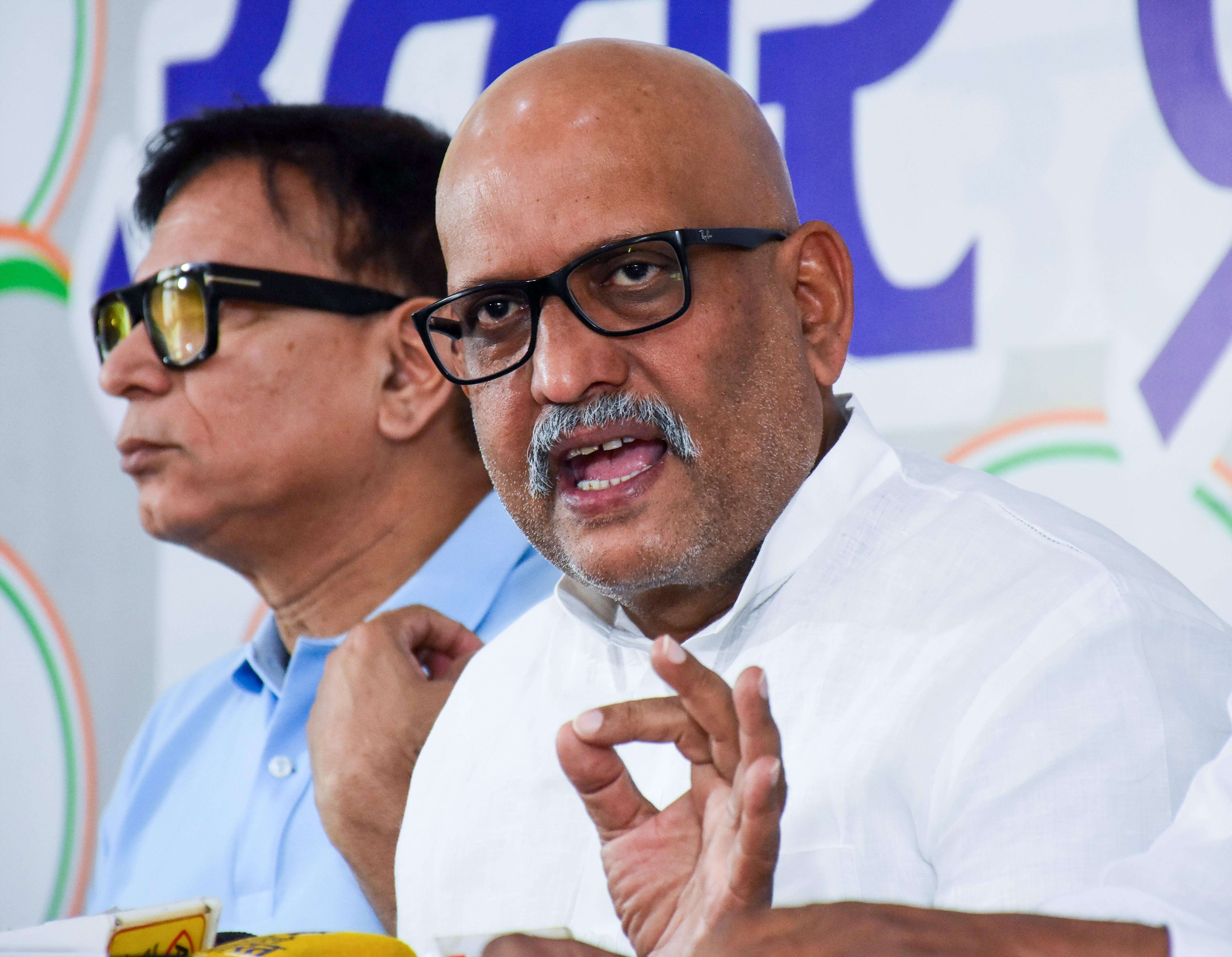 Lucknow Leader Urges Focus on Jobs and Inflation Over Renaming Projects