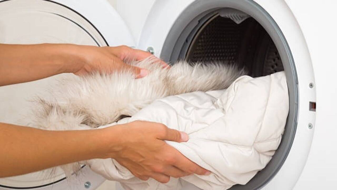 How to wash a comforter naturally: Easy ways to remove stubborn stains, deep odours and discolouration