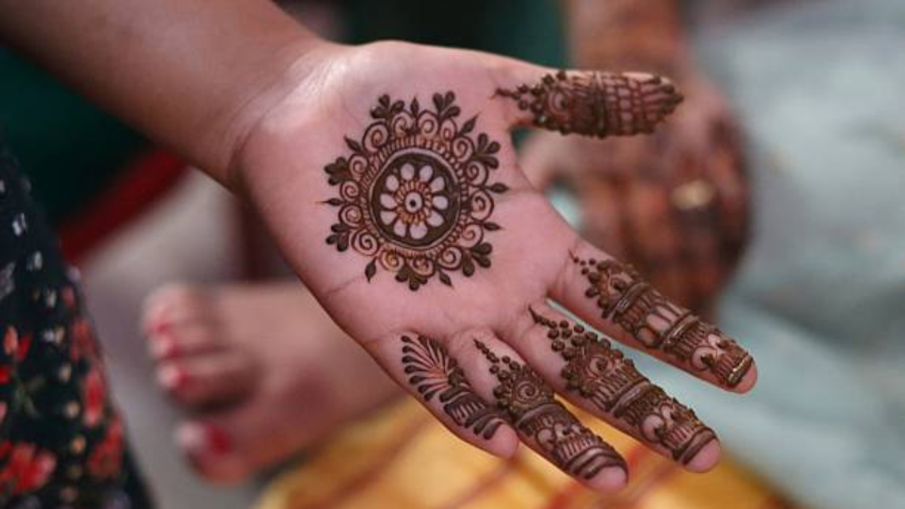 Navratri mehendi designs: 10 AI prompts to create traditional beautiful patterns, dandiya motifs, mandalas and minimal festive henna designs for both hands