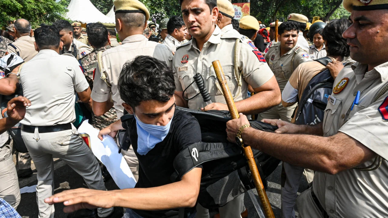 CJP protesters enter gurdwara to evade police detention, don cockroach helmets