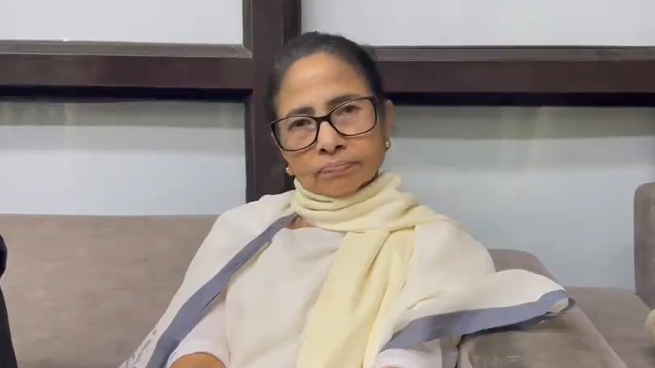 ‘We were kidnapped’: Mamata Banerjee stages dharna with 5 MPs, says she will join I.N.D.I.A march on Monday