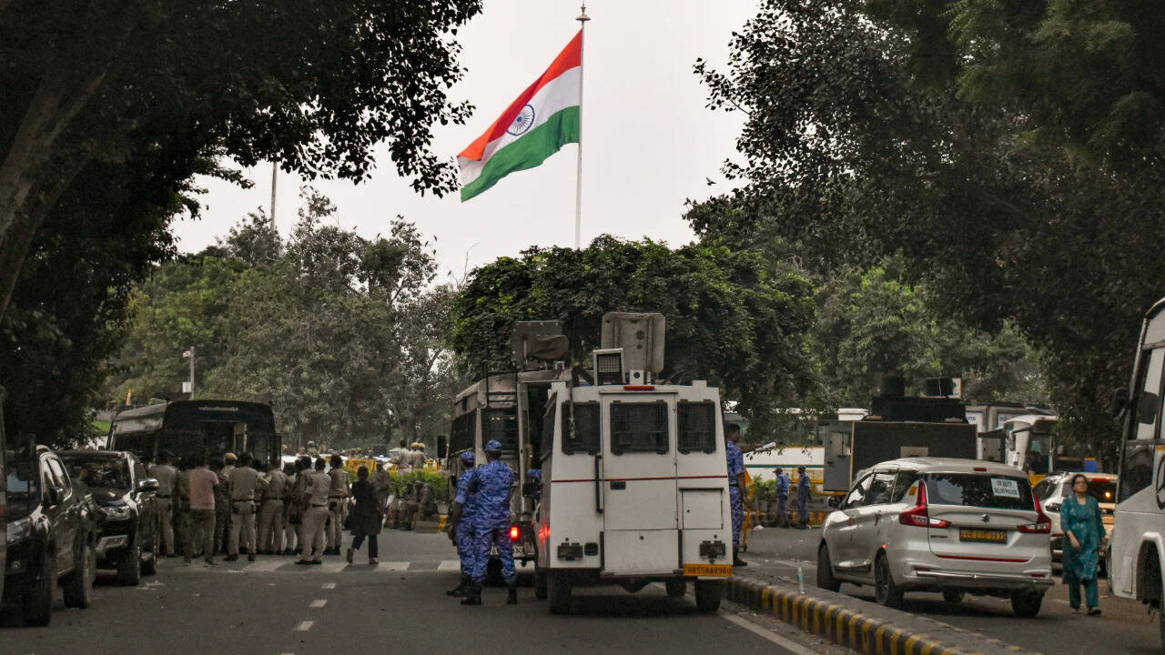 Stage set for Sunday showdown: CJP to march again tomorrow; traffic advisory issued