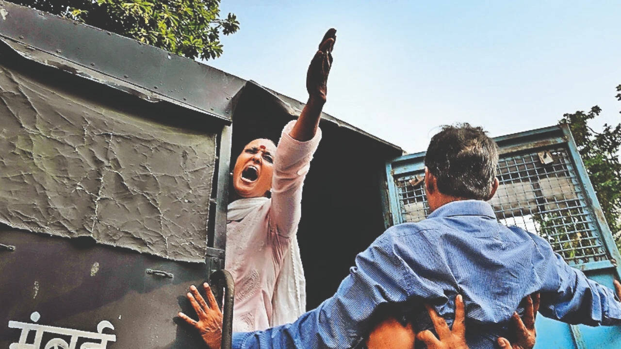 Curbs fail to mute anti-SIR chorus sweeping states