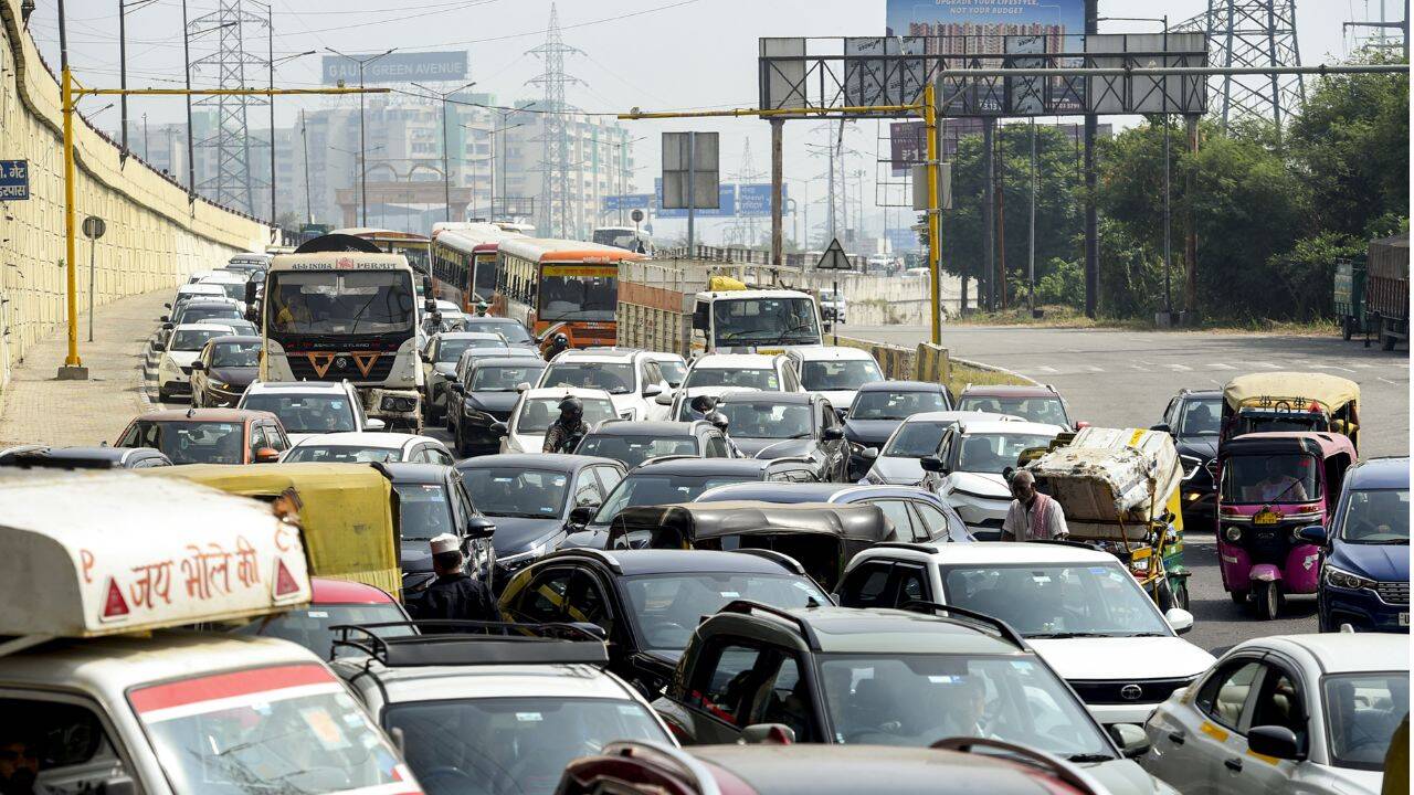 Delhi Extends Traffic Curbs Amid Judicial Protest
